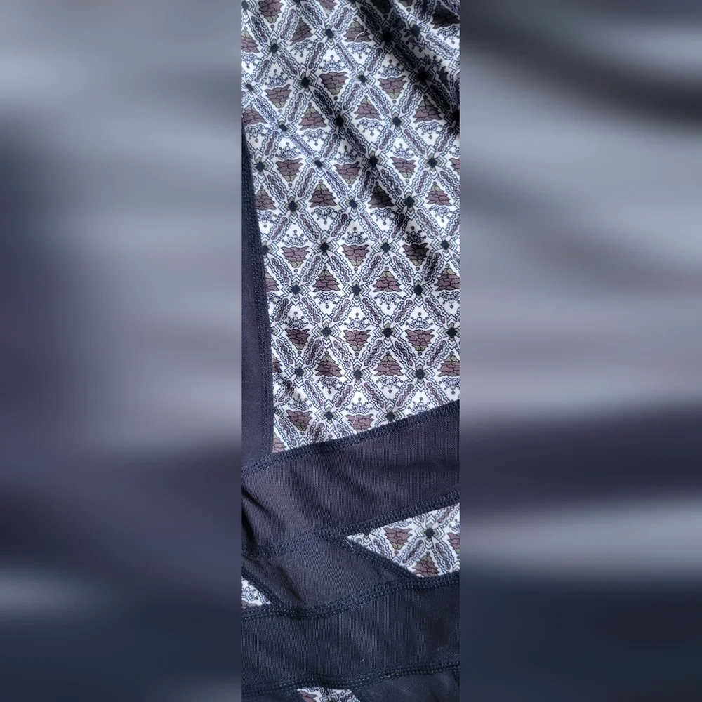Athleta Mantra Mosaic Capri, Navy Blue, Mauve, White, Green, Size Petite Small - Picture 11 of 14